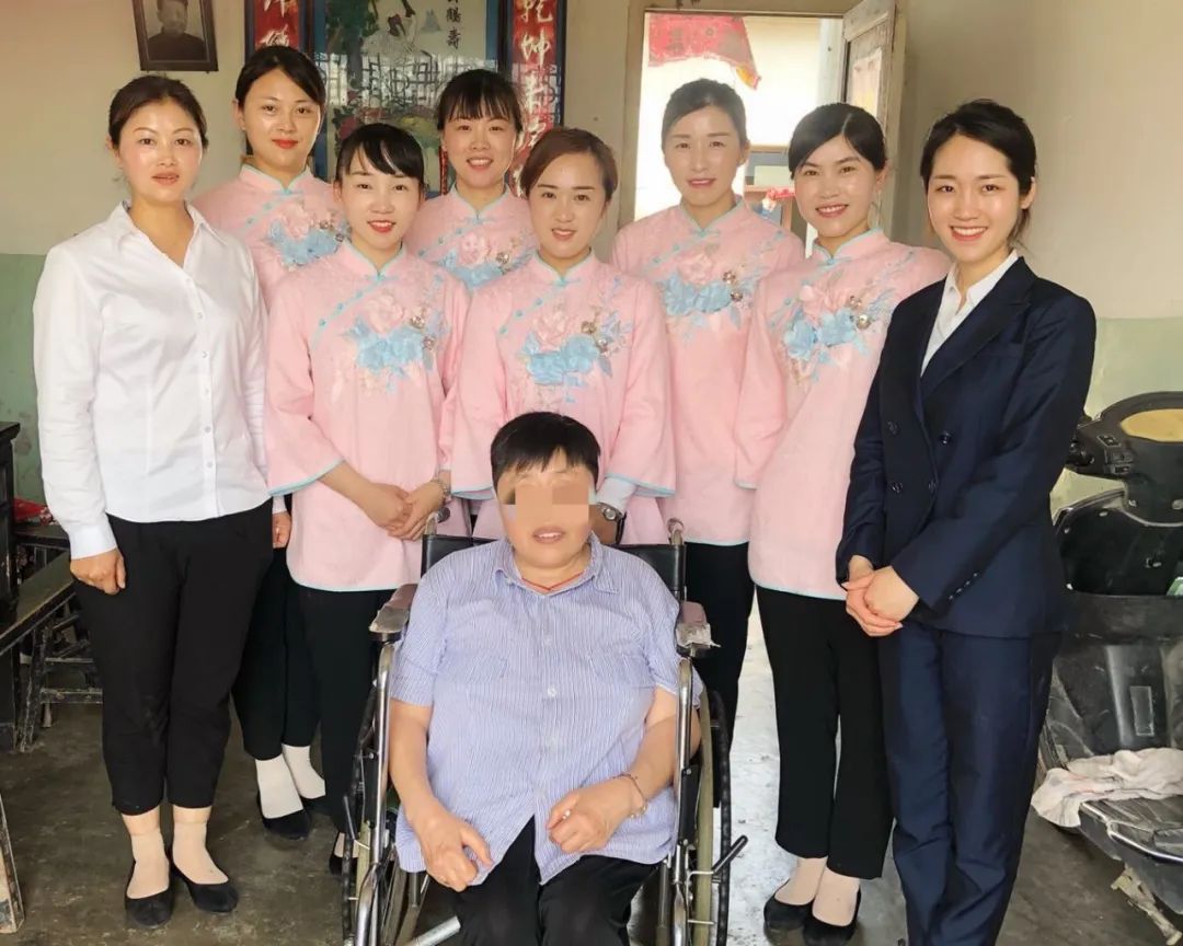 助殘日里船娘們包的餃子，溫暖了她的心